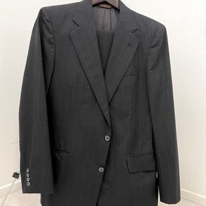 High end med. weight wool custom suit
Approx 42” chest, pants 33 waist 32 inseam